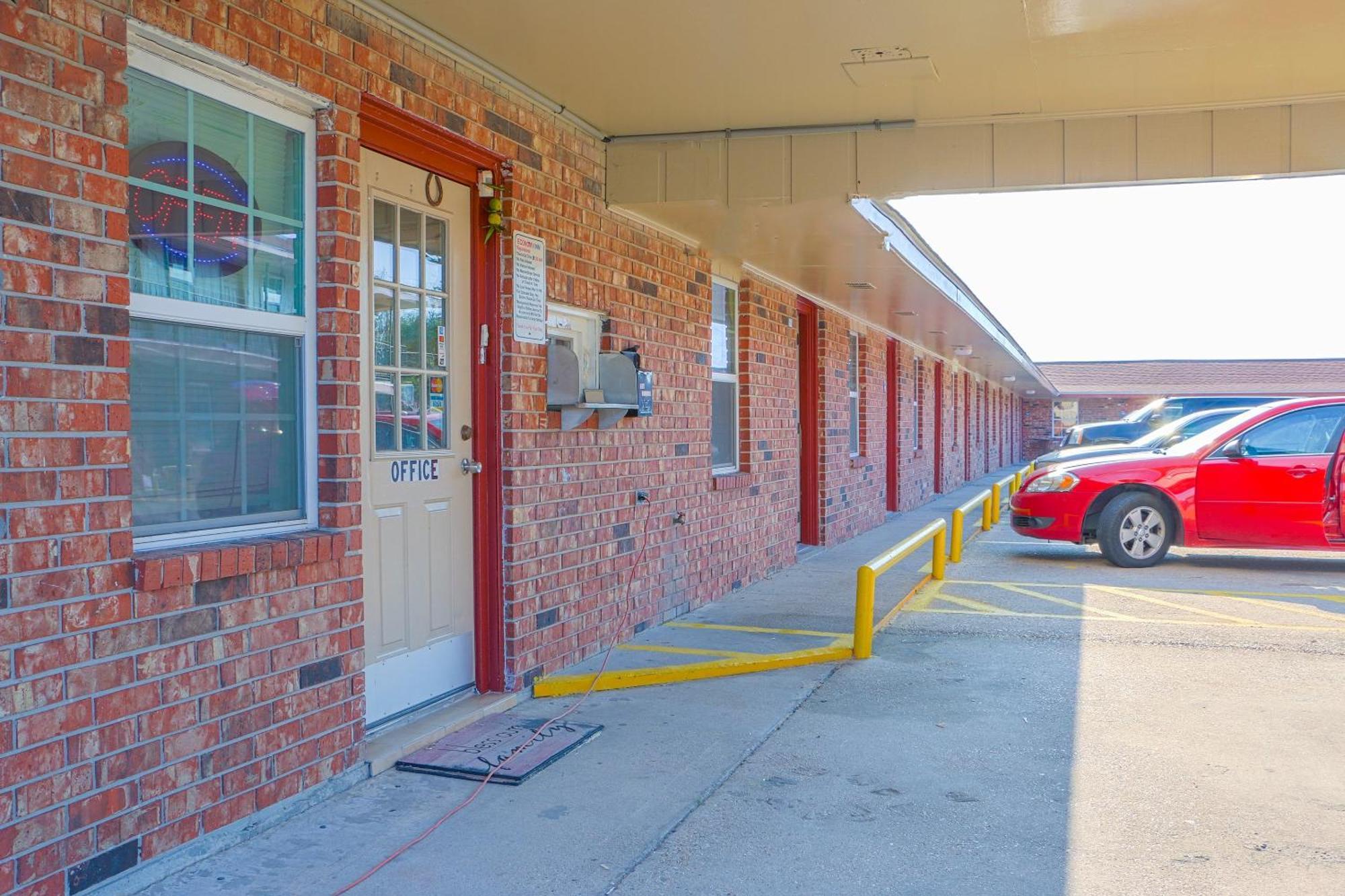 Economy Inn By Oyo Lockport Near Houma Bagian luar foto