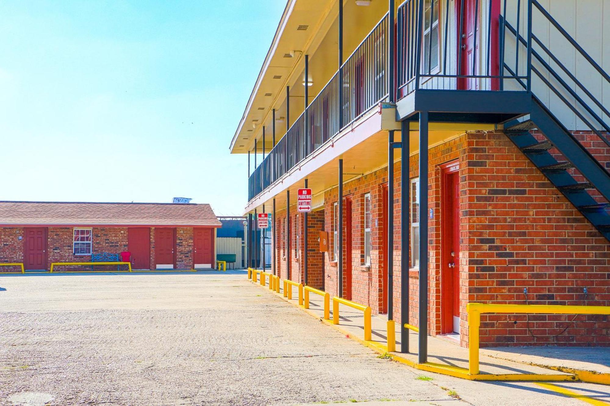 Economy Inn By Oyo Lockport Near Houma Bagian luar foto